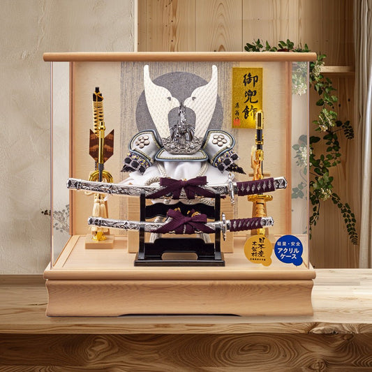 横幅38cm ｜ ケース入り飾り ｜ 今どきの五月人形 ｜ ホワイト モダン ｜ コンパクト おしゃれ 兜鎧飾り 端午の節句飾り こどもの日 かぶと - 五月人形 ひなせい