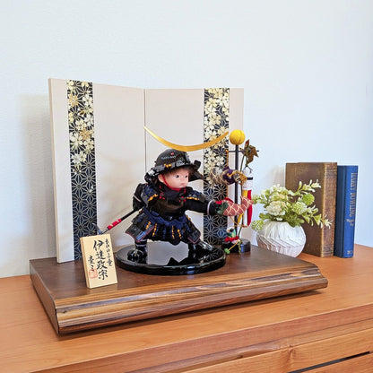 横幅45cm｜可愛い大将飾り｜伊達政宗｜もののふ童 政宗参上｜コンパクト おしゃれ 端午の節句飾り こどもの日 5月人形 人気 かわいい - 五月人形 ひなせい