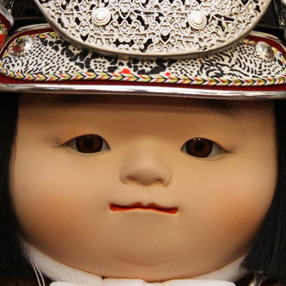 横幅45cm｜渋い子供大将飾り 尊｜五月人形のかわいい｜シルバー 銀色｜コンパクト おしゃれ 兜鎧飾り 端午の節句飾り こどもの日 5月人形 人気 かわいい武者人形 - ひなせい 五月人形