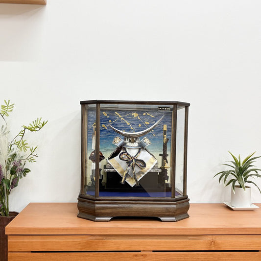 扱いやすいケース飾り|伊達政宗の兜 | 五月人形|ブルー 青|六角ケース|コンパクト おしゃれ 兜鎧飾り 端午の節句飾り こどもの日 5月人形 人気 - ひなせい 五月人形