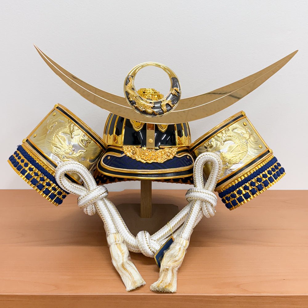 横幅65cm｜着用兜 収納タイプ 会津塗 五月人形 ｜モダン｜コンパクト おしゃれ 兜鎧飾り 端午の節句飾り こどもの日 5月人形 かぶと - 五月人形 ひなせい