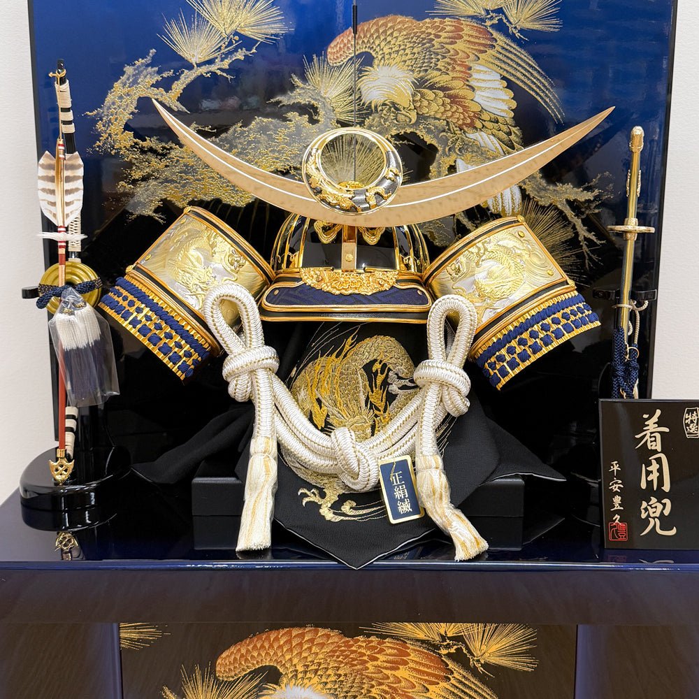 横幅65cm｜着用兜 収納タイプ 会津塗 五月人形 ｜モダン｜コンパクト おしゃれ 兜鎧飾り 端午の節句飾り こどもの日 5月人形 かぶと - 五月人形 ひなせい