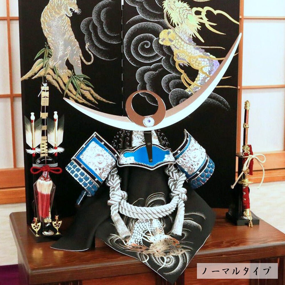 横幅66cm｜翠鳳作 着用収納兜飾り 戦国武将 上杉謙信 シルバー｜五月人形｜大きい収納タイプ｜おしゃれ 兜鎧飾り 端午の節句飾り こどもの日 5月人形 石破首相 トランプ大統領へ - ひなせい 五月人形