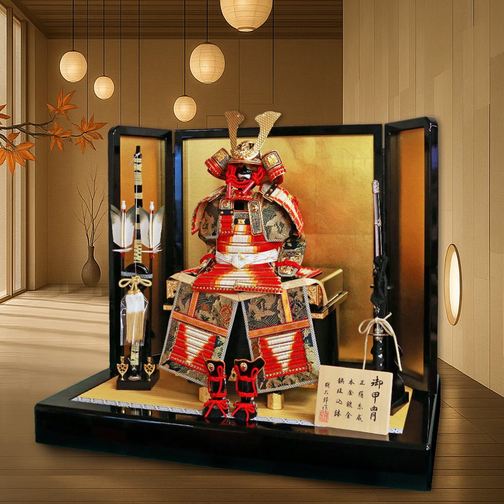 横幅75cm｜7号 鎧飾り 朔太郎作 赤色｜五月人形｜ グラデーションの赤色 ｜良品でシンプル｜コンパクト おしゃれ 兜鎧飾り 端午の節句飾り こどもの日 5月人形 人気 - ひなせい 五月人形