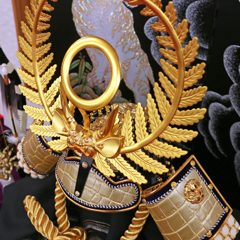 横幅85cm｜翠鳳作 着用兜 武将 徳川家康 金｜5月人形｜かぶれる特大五月人形｜おしゃれ 兜鎧飾り 端午の節句飾り こどもの日 5月人形 石破首相 トランプ大統領へ - ひなせい 五月人形