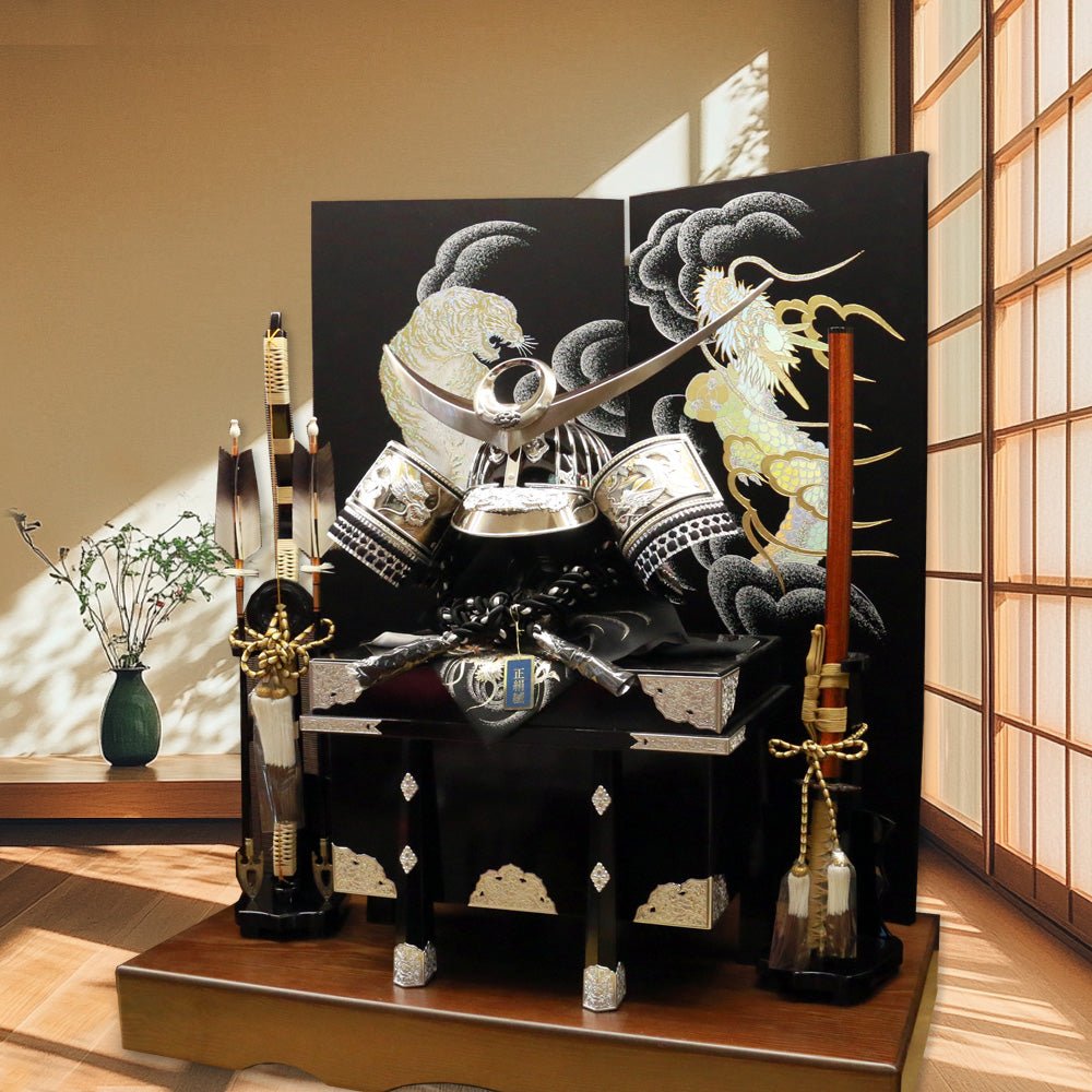 横幅85cm｜着用兜飾り 武将 上杉謙信｜豪華で迫力ある五月人形｜おしゃれ 兜鎧飾り 端午の節句飾り こどもの日 5月人形 人気 かぶと - ひなせい 五月人形