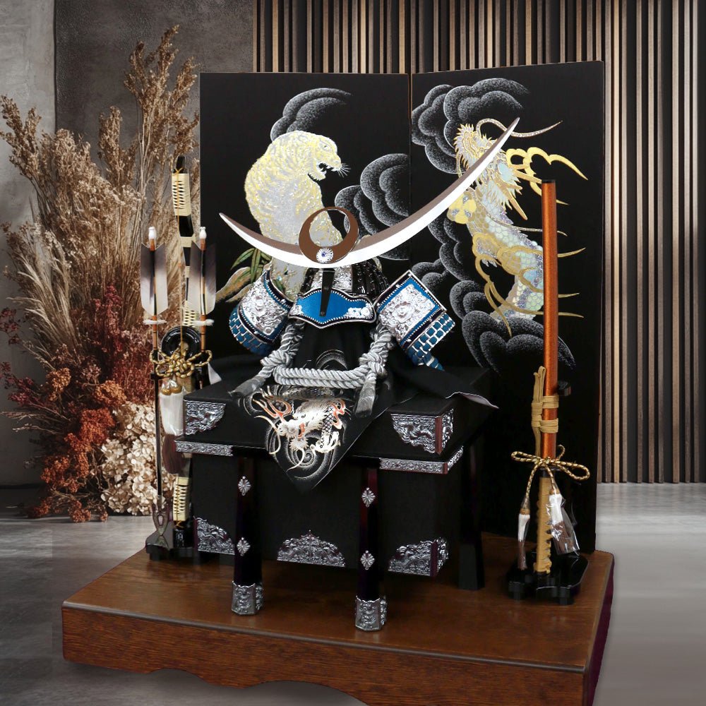 横幅85cm｜翠鳳作 着用兜 武将 上杉謙信 シルバー｜評判が良い｜五月人形｜おしゃれ 兜鎧飾り 端午の節句飾り こどもの日 5月人形 石破首相 トランプ大統領へ - ひなせい 五月人形