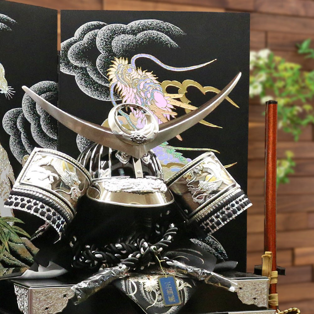 横幅85cm｜着用兜飾り 武将 上杉謙信｜豪華で迫力ある五月人形｜おしゃれ 兜鎧飾り 端午の節句飾り こどもの日 5月人形 人気 - ひなせい 五月人形