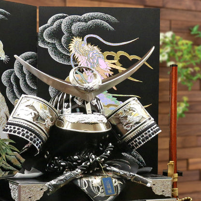 横幅85cm｜着用兜飾り 武将 上杉謙信｜豪華で迫力ある五月人形｜おしゃれ 兜鎧飾り 端午の節句飾り こどもの日 5月人形 人気 - ひなせい 五月人形