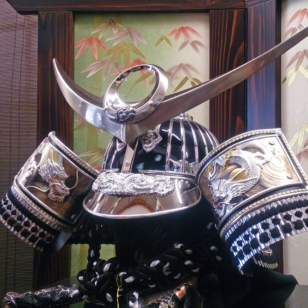 横幅85cm｜着用兜飾り 武将 上杉謙信｜豪華で迫力ある五月人形｜おしゃれ 兜鎧飾り 端午の節句飾り こどもの日 5月人形 人気 - ひなせい 五月人形