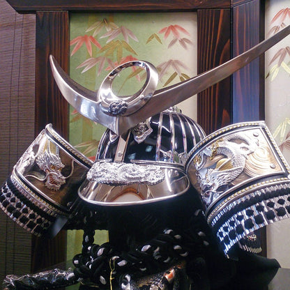 横幅85cm｜着用兜飾り 武将 上杉謙信｜豪華で迫力ある五月人形｜おしゃれ 兜鎧飾り 端午の節句飾り こどもの日 5月人形 人気 - ひなせい 五月人形
