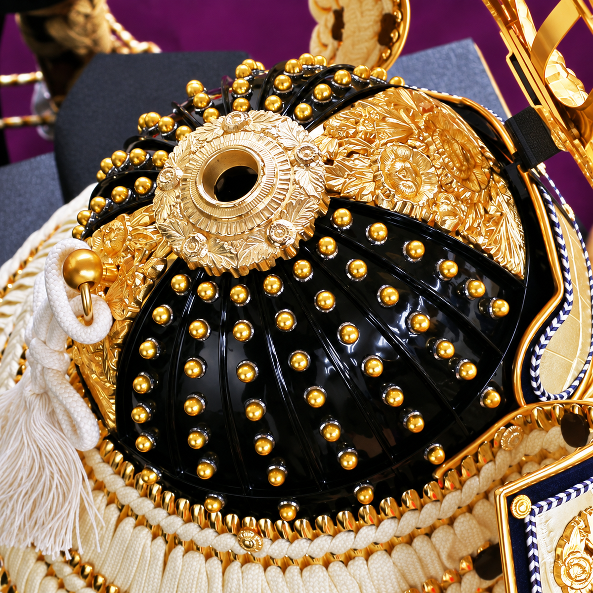 横幅85cm｜翠鳳作 着用兜 武将 徳川家康 金｜5月人形｜かぶれる特大五月人形｜おしゃれ 兜鎧飾り 端午の節句飾り こどもの日 5月人形 石破首相 トランプ大統領へ - ひなせい 五月人形