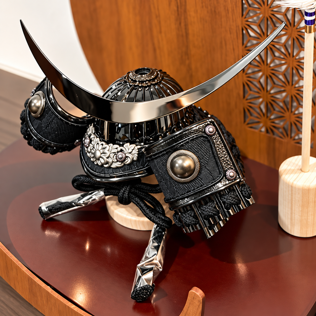 横幅32cm｜4号 ブロンズ 武将 伊達政宗｜三日月ブラウン 五月人形 ｜モダン｜コンパクト おしゃれ 兜鎧飾り 端午の節句飾り こどもの日 5月人形 人気 かわいい かぶと