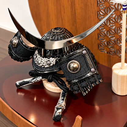 横幅32cm｜4号 ブロンズ 武将 伊達政宗｜三日月ブラウン 五月人形 ｜モダン｜コンパクト おしゃれ 兜鎧飾り 端午の節句飾り こどもの日 5月人形 人気 かわいい かぶと
