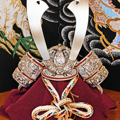 10号純プラチナ箔押し｜小さい 五月人形 兜飾り コンパクト飾り｜収納型｜おしゃれ 兜鎧飾り 端午の節句飾り こどもの日 5月人形 人気 - ひなせい 五月人形