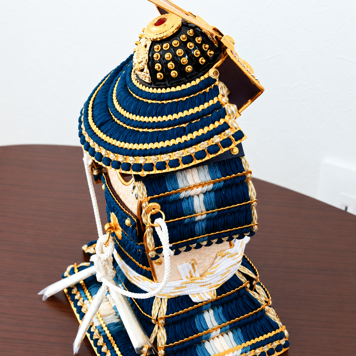 横幅38cm｜朔太郎作 奉納鎧｜稀少！｜五月人形の鎧飾りでコンパクト｜収納飾り｜コンパクト おしゃれ 兜鎧飾り 端午の節句飾り こどもの日 5月人形 人気 - SAKURA ARCH 五月人形
