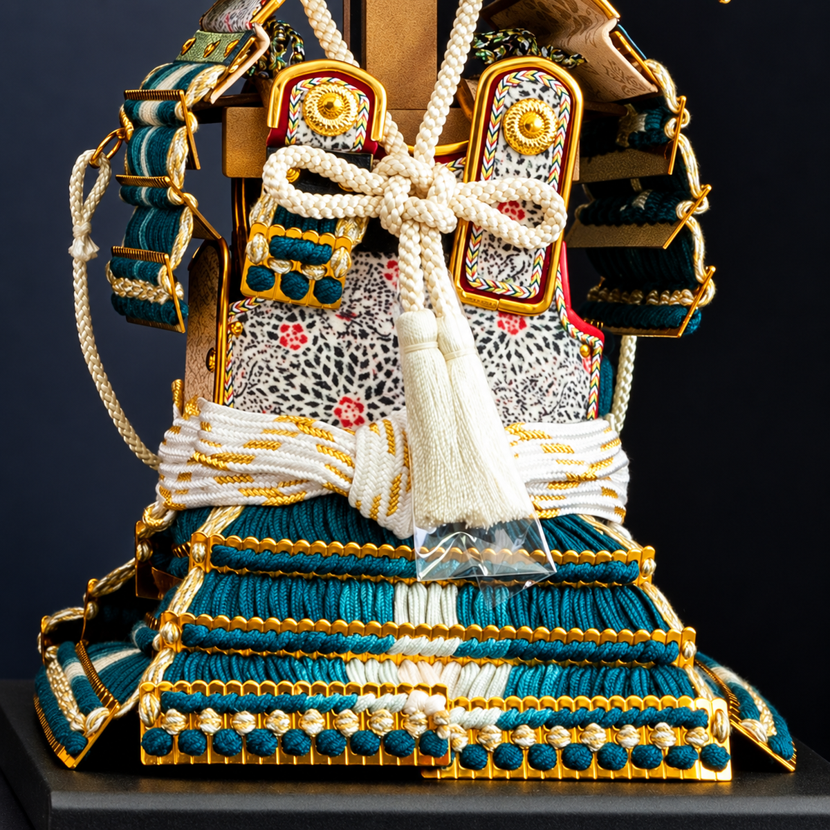 横幅38cm｜朔太郎作 奉納鎧｜稀少！｜五月人形の鎧飾りでコンパクト｜収納飾り｜コンパクト おしゃれ 兜鎧飾り 端午の節句飾り こどもの日 5月人形 人気 - SAKURA ARCH 五月人形