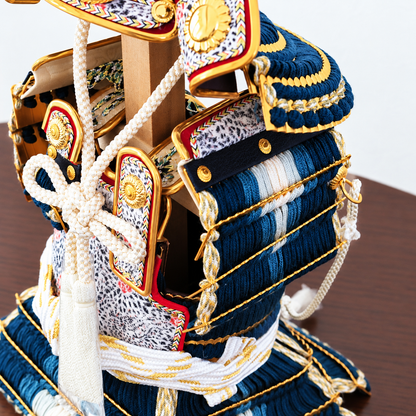 横幅38cm｜朔太郎作 奉納鎧｜稀少！｜五月人形の鎧飾りでコンパクト｜収納飾り｜コンパクト おしゃれ 兜鎧飾り 端午の節句飾り こどもの日 5月人形 人気 - SAKURA ARCH 五月人形