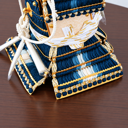 横幅38cm｜朔太郎作 奉納鎧｜稀少！｜五月人形の鎧飾りでコンパクト｜収納飾り｜コンパクト おしゃれ 兜鎧飾り 端午の節句飾り こどもの日 5月人形 人気 - SAKURA ARCH 五月人形