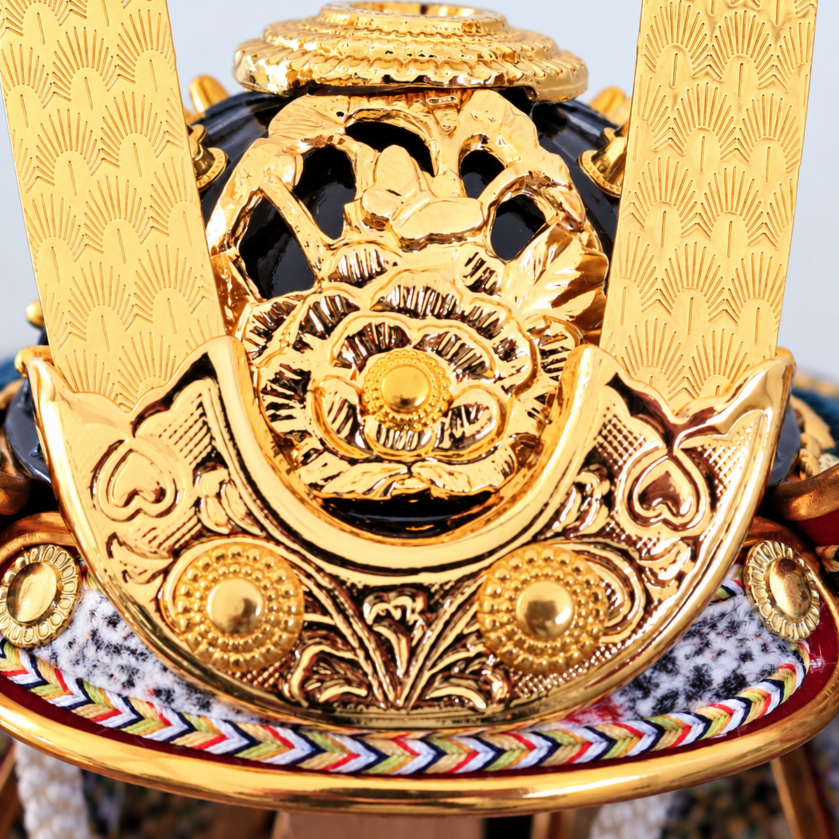 横幅38cm｜朔太郎作 奉納鎧｜稀少！｜五月人形の鎧飾りでコンパクト｜収納飾り｜コンパクト おしゃれ 兜鎧飾り 端午の節句飾り こどもの日 5月人形 人気 - SAKURA ARCH 五月人形