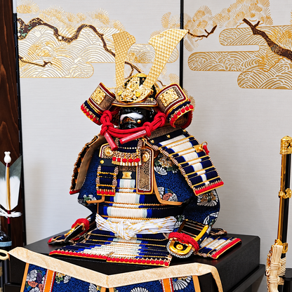 7号 鎧飾り 朔太郎作 紺色｜ちっちゃい美しい紺色！｜五月人形｜コンパクト おしゃれ 兜鎧飾り 端午の節句飾り こどもの日 5月人形 人気 - ひなせい 五月人形