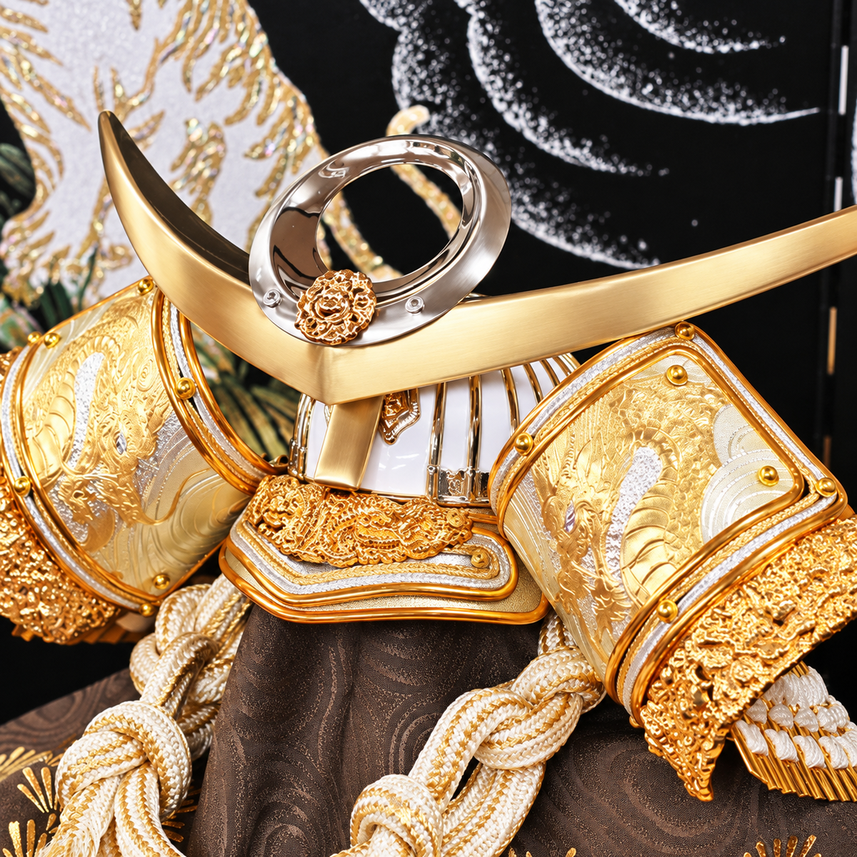 横幅60cm｜立体12号 武将 上杉謙信 白金｜ 五月人形  コンパクト飾り｜おしゃれ 兜鎧飾り 端午の節句飾り こどもの日 5月人形 人気