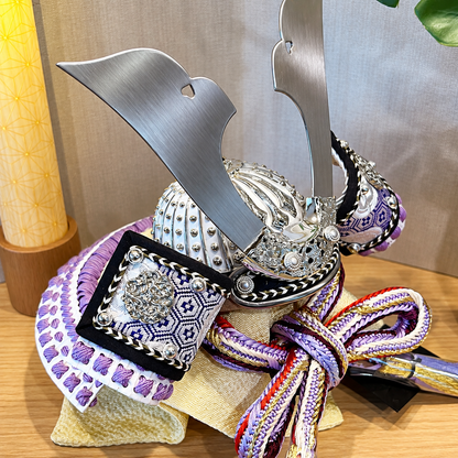 横幅35cm｜名工 小島辰広作 白1/5・長鍬薄紫 パープル｜息子さんに用意したい五月人形｜コンパクト おしゃれ 兜鎧飾り 端午の節句飾り こどもの日 5 かぶと - SAKURA ARCH五月人形