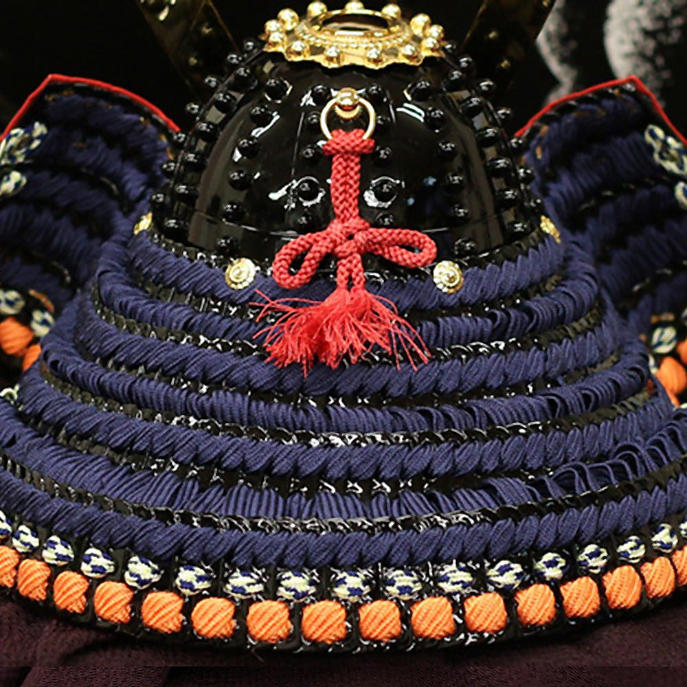 横幅60cm｜加藤鞆美作｜1/3源義家兜(紺)｜和紙小札の本作り｜五月人形｜コンパクト おしゃれ 兜鎧飾り 端午の節句飾り こどもの日 5月人形 人気 - SAKURA ARCH 五月人形