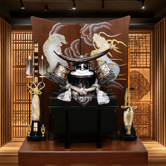 横幅85cm｜着用兜飾り 武将 伊達政宗｜武将・仙台藩の伊達政宗の三日月 五月人形｜おしゃれ 兜鎧飾り 端午の節句飾り こどもの日 5月人形 人気