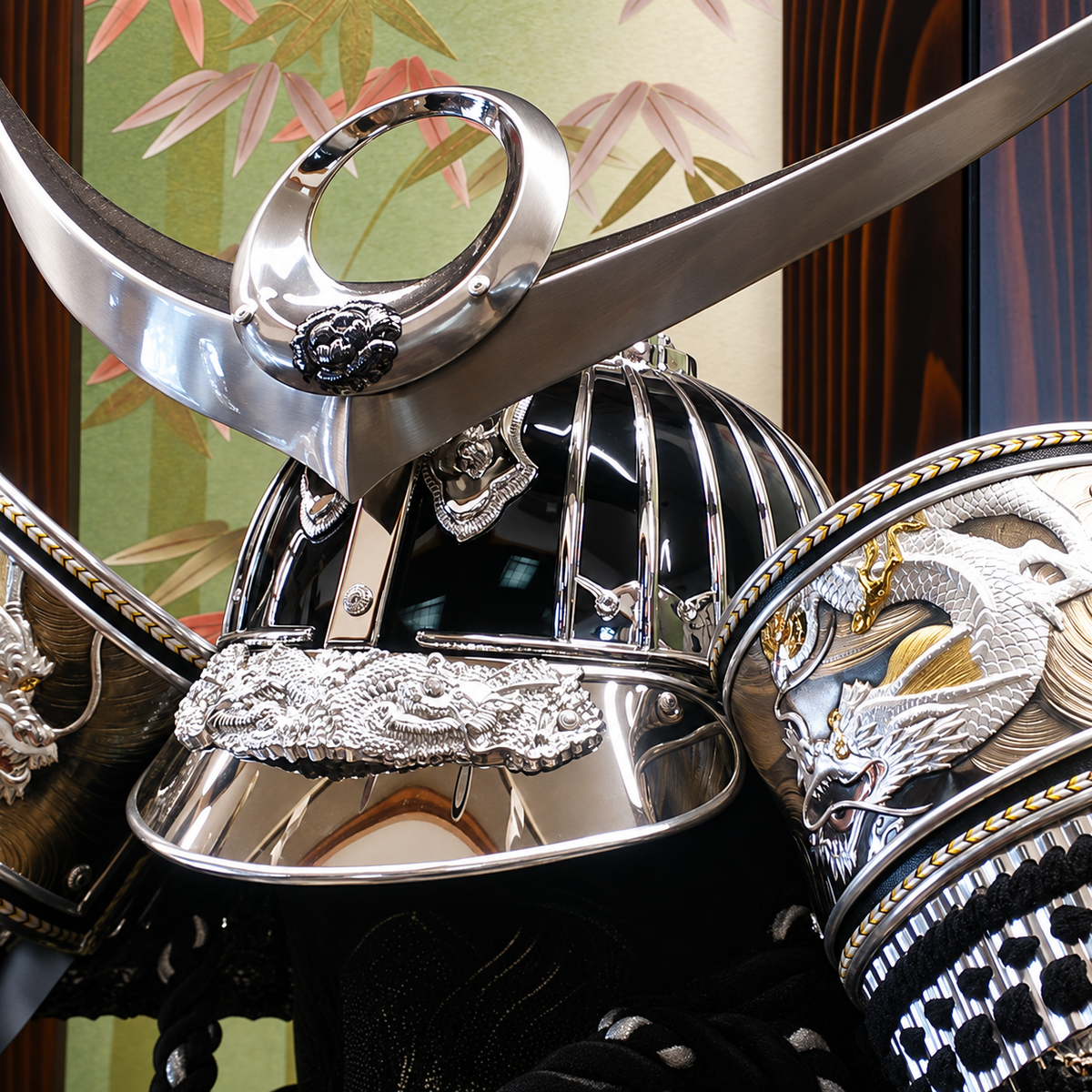 横幅66cm｜着用収納兜飾り 戦国武将 上杉謙信の兜｜しまえるタイプ｜五月人形｜おしゃれ 兜鎧飾り 端午の節句飾り こどもの日 5月人形 人気 - SAKURA ARCH（サクラ アーチ） 五月人形