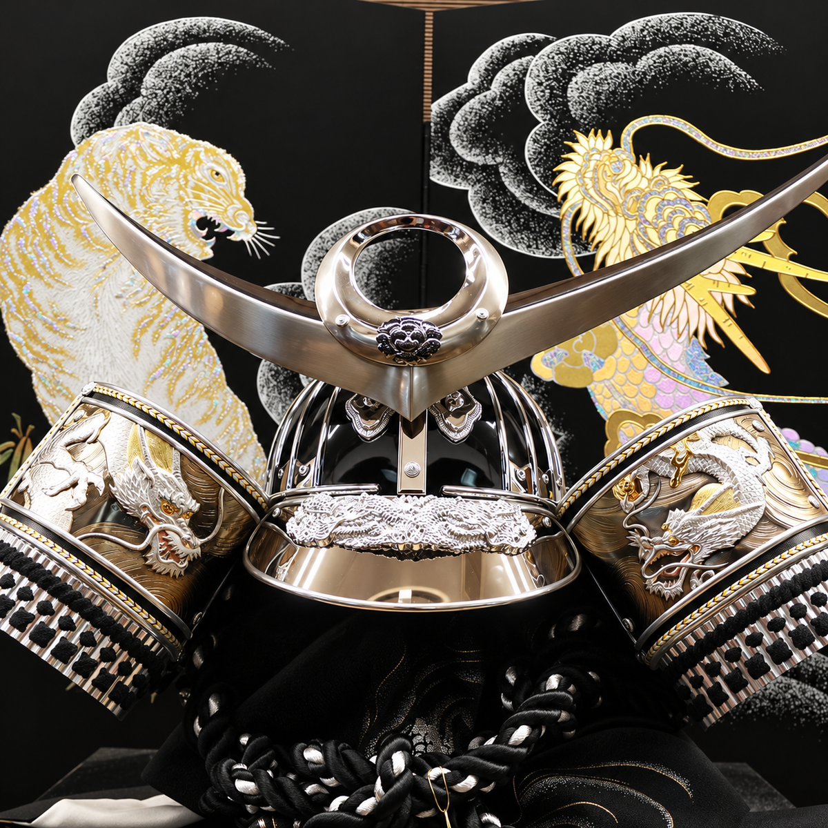 横幅66cm｜着用収納兜飾り 戦国武将 上杉謙信の兜｜しまえるタイプ｜五