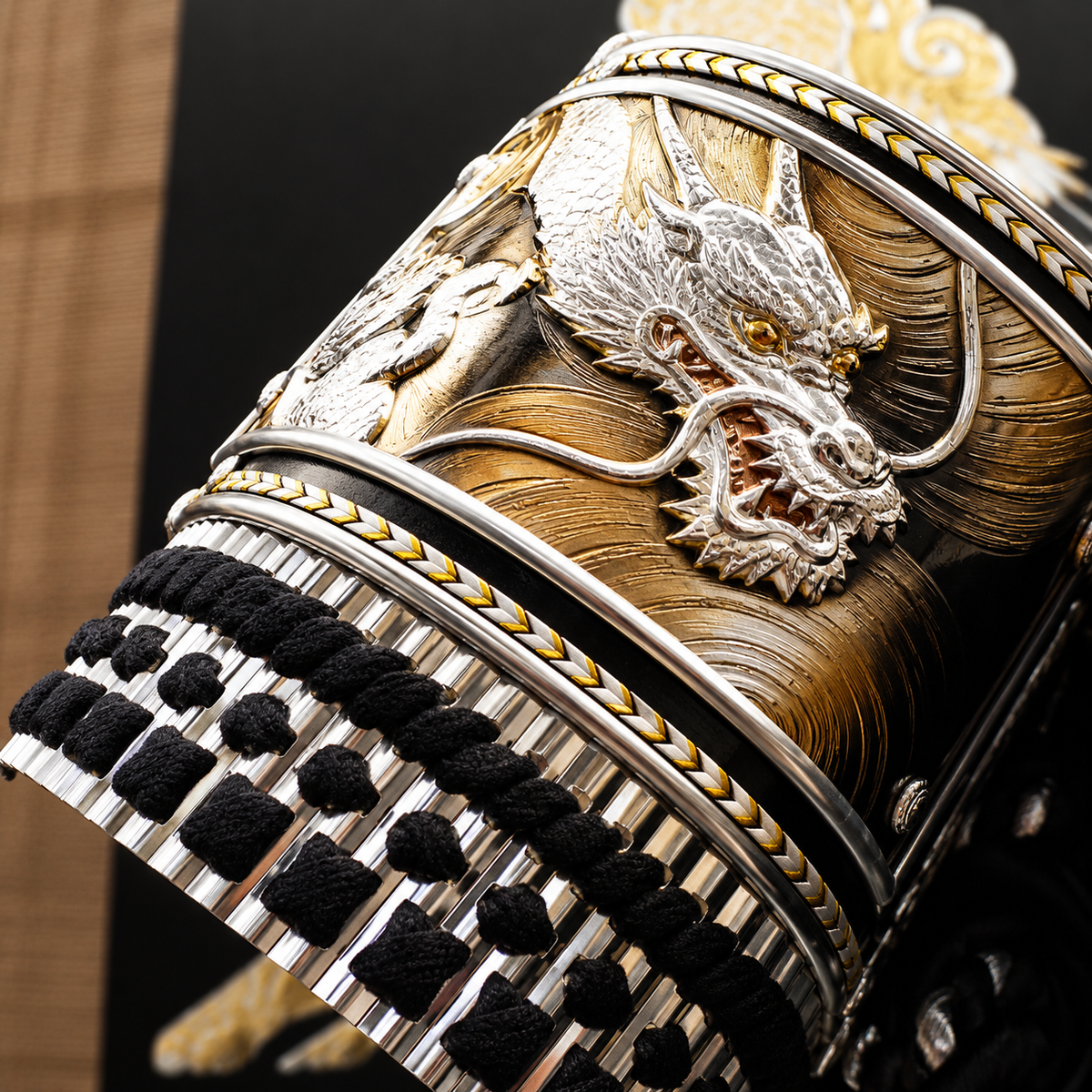 横幅66cm｜着用収納兜飾り 戦国武将 上杉謙信の兜｜しまえるタイプ｜五月人形｜おしゃれ 兜鎧飾り 端午の節句飾り こどもの日 5月人形 人気 - SAKURA ARCH（サクラ アーチ） 五月人形