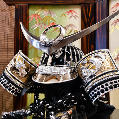 横幅66cm｜着用収納兜飾り 戦国武将 上杉謙信の兜｜しまえるタイプ｜五月人形｜おしゃれ 兜鎧飾り 端午の節句飾り こどもの日 5月人形 人気 - SAKURA ARCH（サクラ アーチ） 五月人形