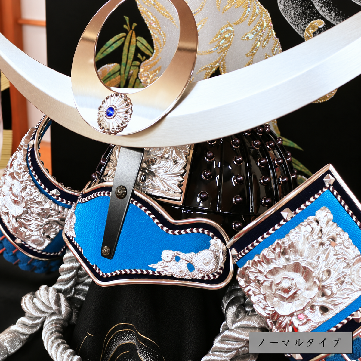 横幅85cm｜翠鳳作 着用兜 武将 上杉謙信 シルバー｜評判が良い｜五月人形｜おしゃれ 兜鎧飾り 端午の節句飾り こどもの日 5月人形 石破首相 トランプ大統領へ - SAKURA ARCH（サクラ アーチ） 五月人形