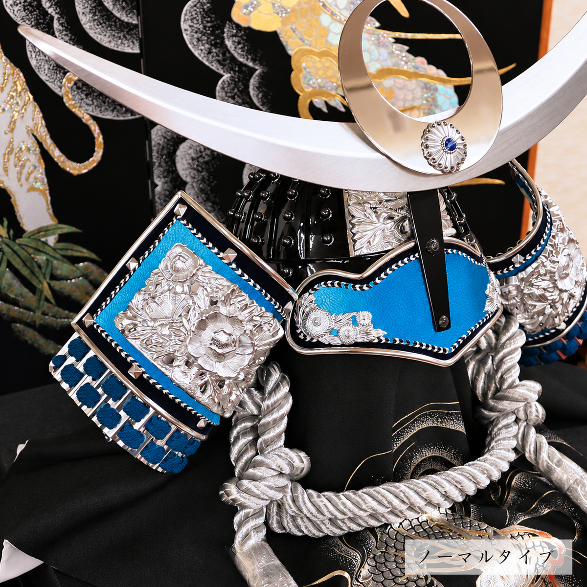 横幅85cm｜翠鳳作 着用兜 武将 上杉謙信 シルバー｜評判が良い｜五月人形｜おしゃれ 兜鎧飾り 端午の節句飾り こどもの日 5月人形 石破首相 トランプ大統領へ - SAKURA ARCH（サクラ アーチ） 五月人形