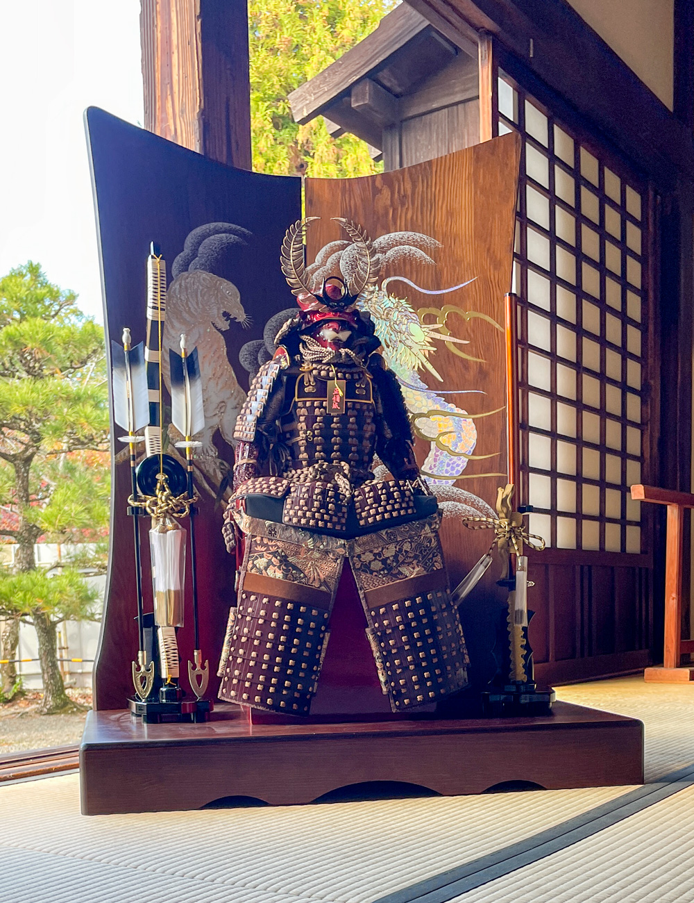 気品ある５月人形をリビングに飾る 10鎧 徳川家康【ひなせい】